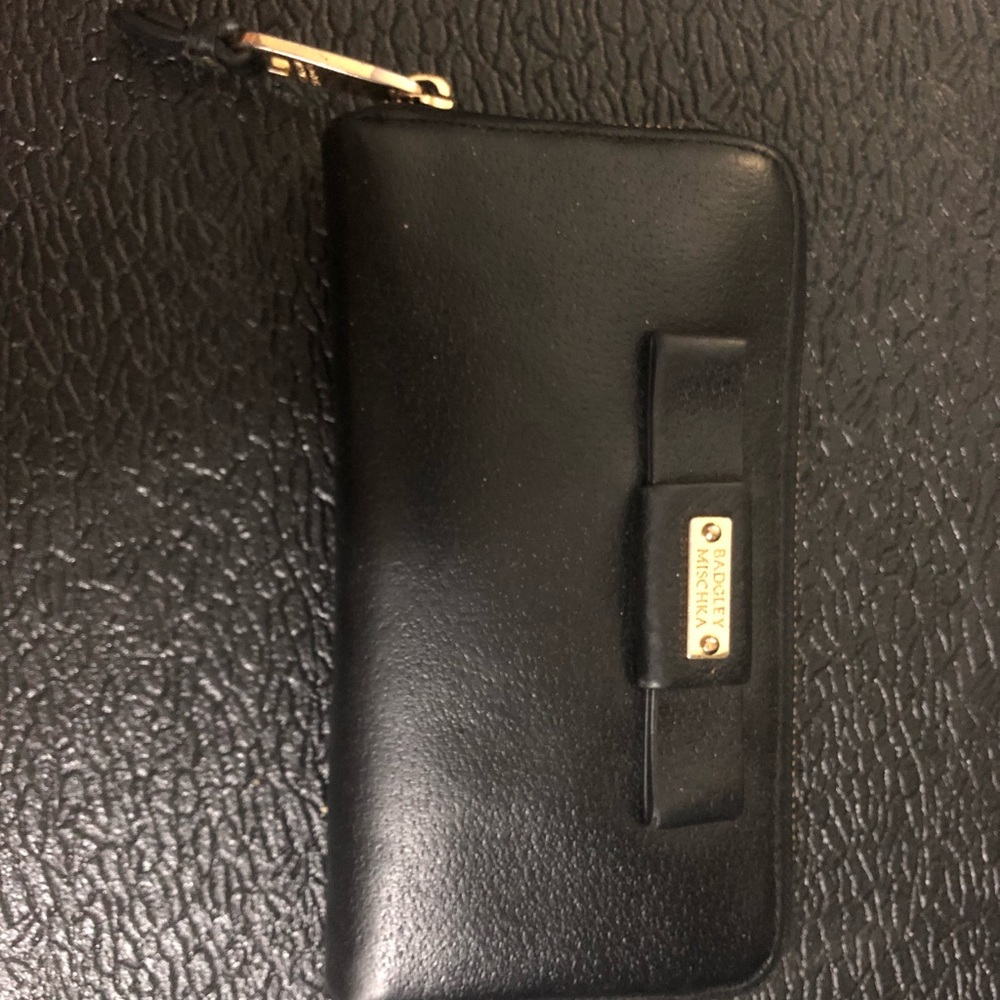 Badgley Mischka black leather wallet